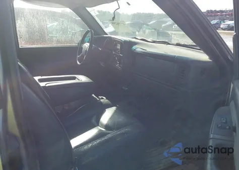 2003 Chevrolet Silverado C1500 z USA, uszkodzony, nr VIN 2GCEC19XX31196542